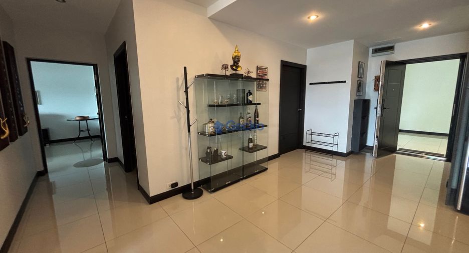 For rent 3 bedrooms condo in Bang Lamung, Chonburi