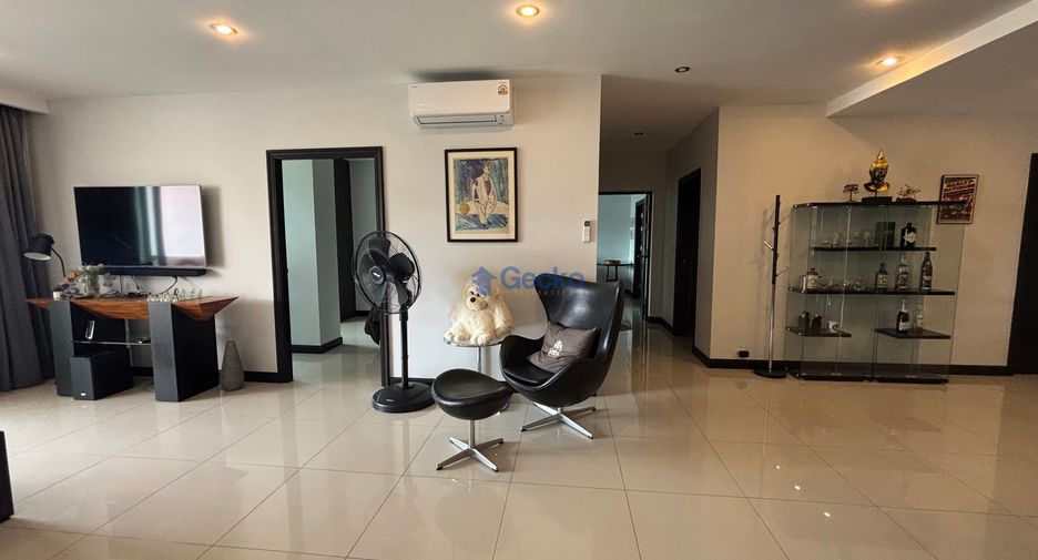 For rent 3 bedrooms condo in Bang Lamung, Chonburi