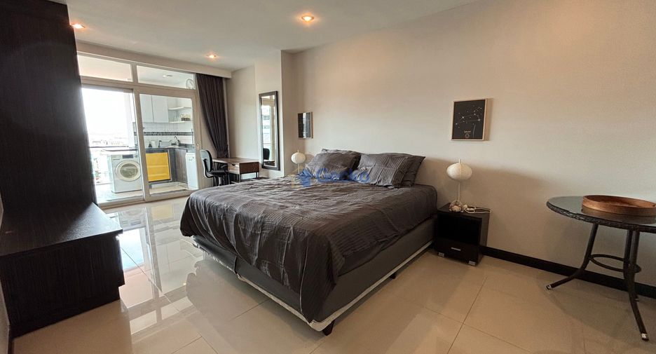 For rent 3 bedrooms condo in Bang Lamung, Chonburi