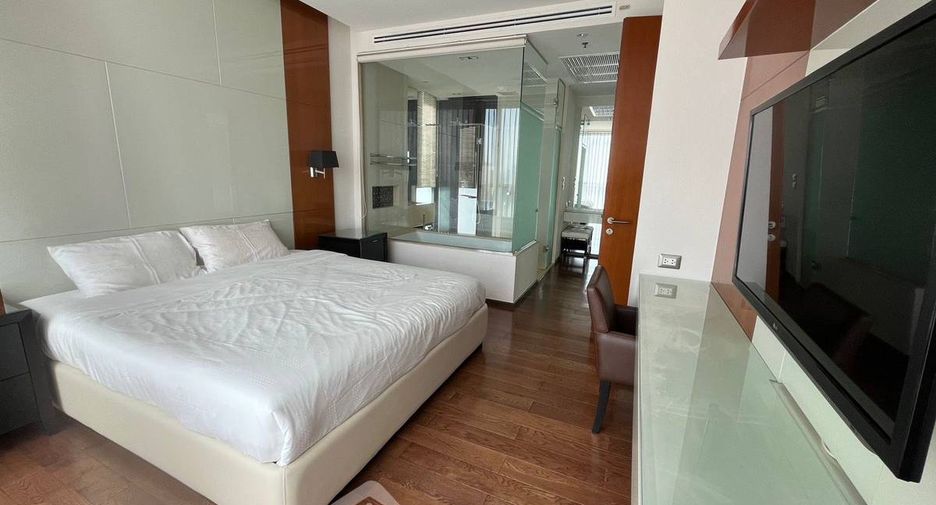 For rent 2 bedrooms condo in Khlong Toei, Bangkok