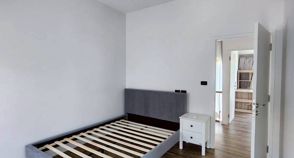 For rent 4 bedrooms house in Bang Kapi, Bangkok
