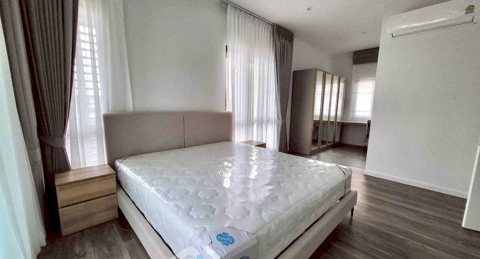 For rent 4 bedrooms house in Bang Kapi, Bangkok