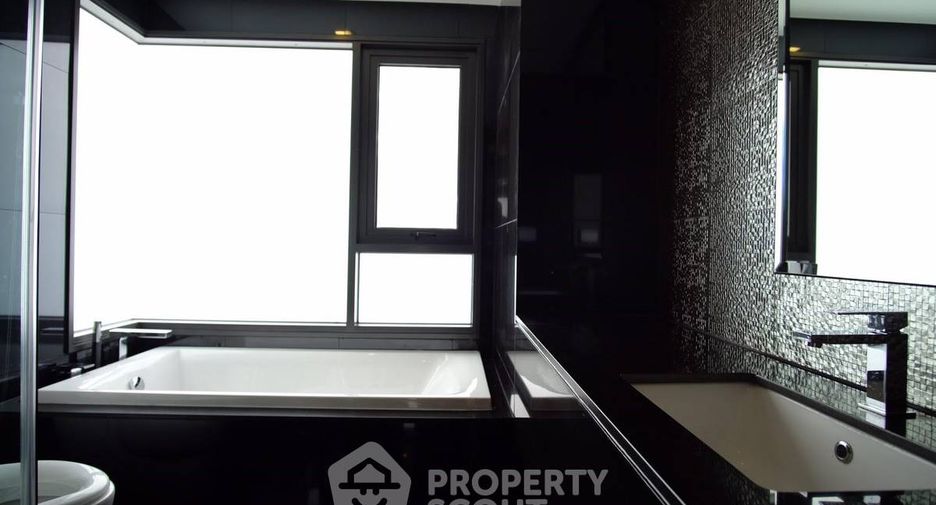 For rent 2 bedrooms condo in Khlong Toei, Bangkok