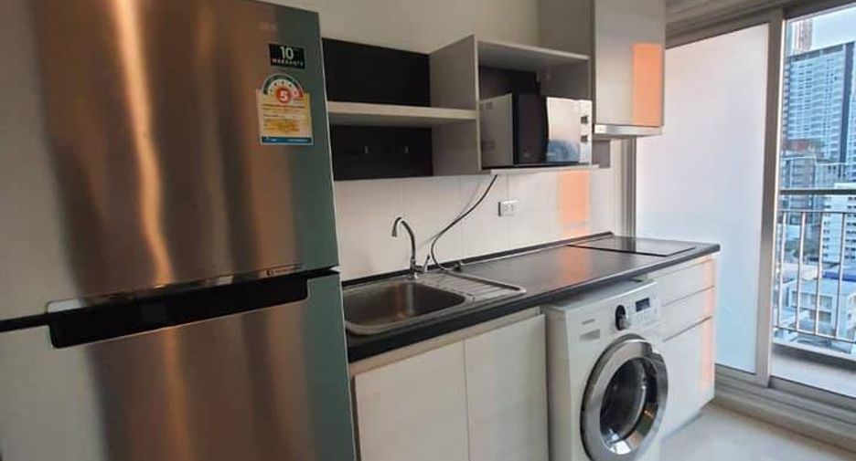 For rent 2 bedrooms condo in Huai Khwang, Bangkok