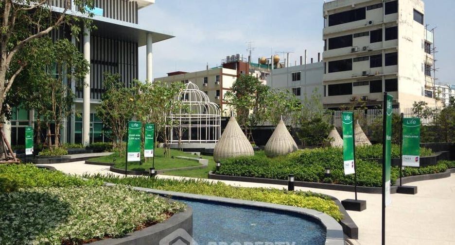 For rent 2 bedrooms condo in Huai Khwang, Bangkok