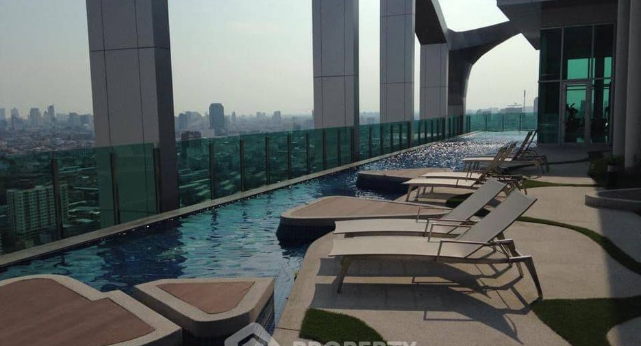 For rent 2 bedrooms condo in Huai Khwang, Bangkok