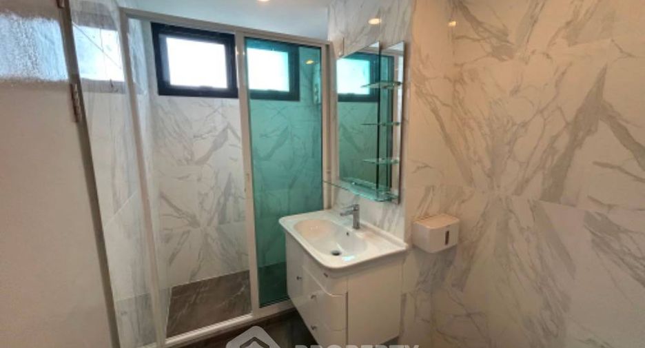 For rent 2 bedrooms condo in Phaya Thai, Bangkok