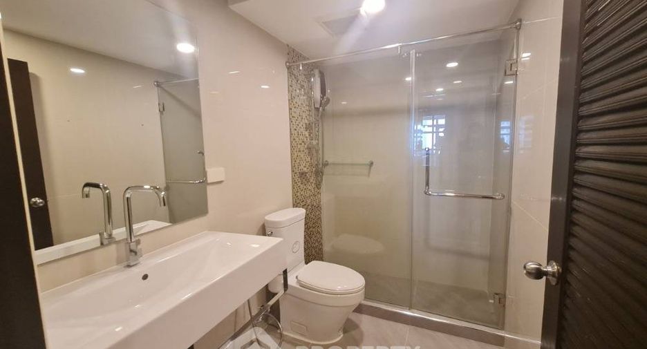 For rent 3 bedrooms condo in Watthana, Bangkok