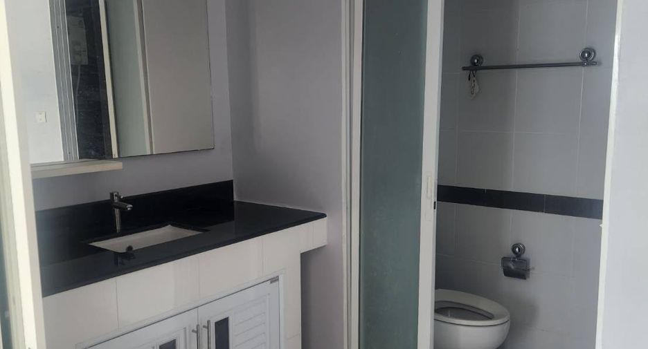 For rent 2 bedrooms condo in Ratchathewi, Bangkok