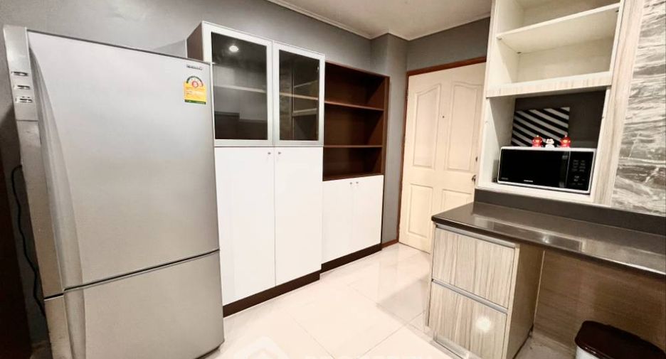 For rent 2 bedrooms condo in Yan Nawa, Bangkok