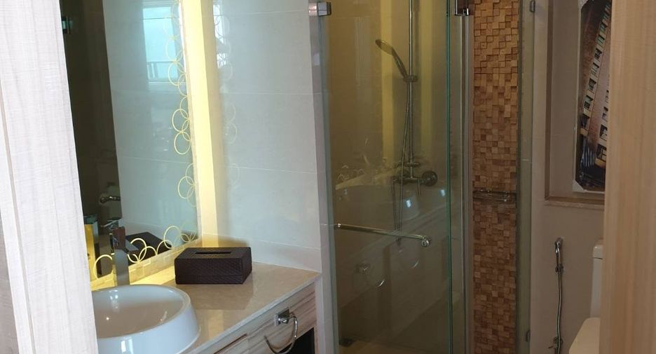 For rent 2 bedrooms condo in Bang Lamung, Chonburi