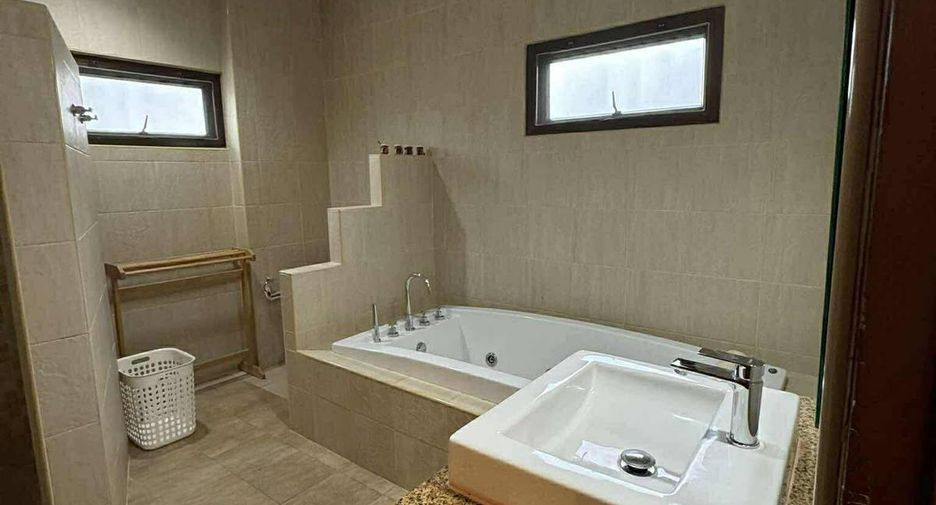 For rent 4 bedrooms house in Bang Lamung, Chonburi
