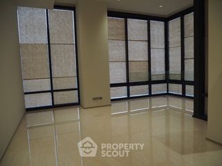 For rent 2 bedrooms condo in Bang Rak, Bangkok