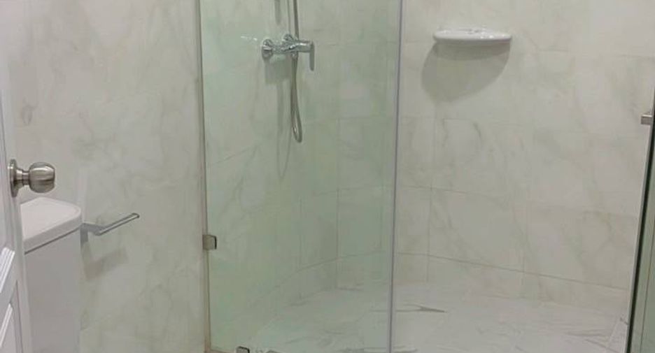 For rent 3 bedrooms apartment in Khlong Toei, Bangkok