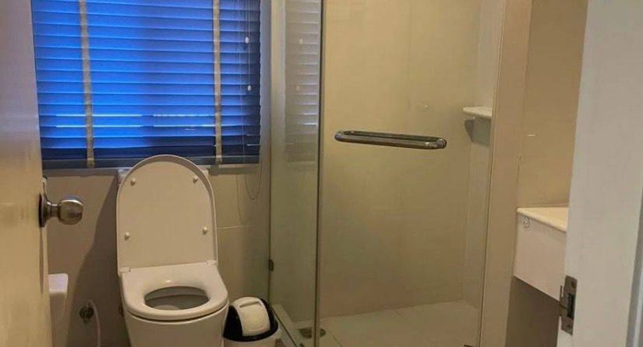 For rent 2 bedrooms condo in Huai Khwang, Bangkok