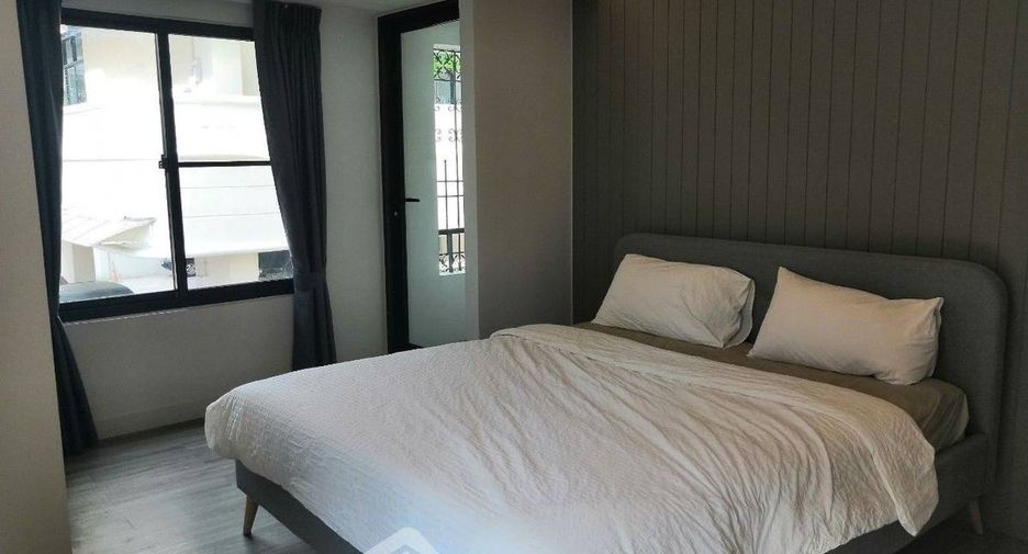 For rent 4 bedrooms condo in Watthana, Bangkok