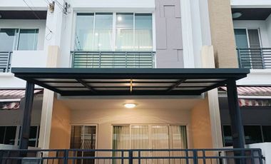 For rent 3 bedrooms townhouse in Lat Krabang, Bangkok