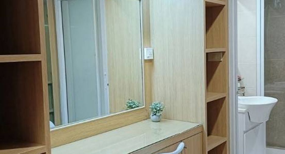 For rent 3 bedrooms townhouse in Lat Krabang, Bangkok