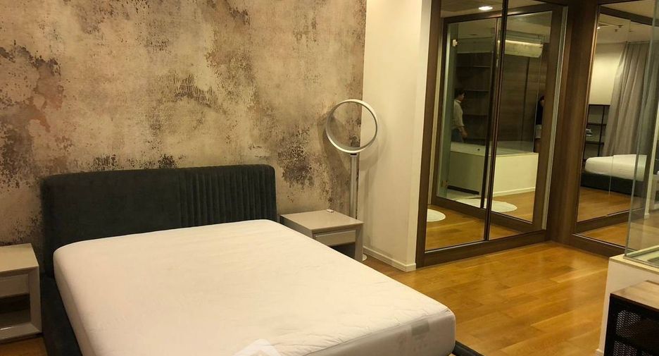 For rent 3 bedrooms condo in Sathon, Bangkok