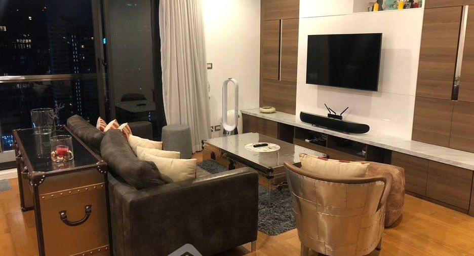 For rent 3 bedrooms condo in Sathon, Bangkok