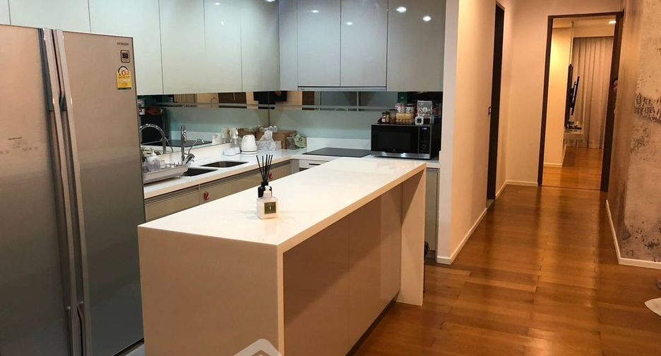 For rent 3 bedrooms condo in Sathon, Bangkok