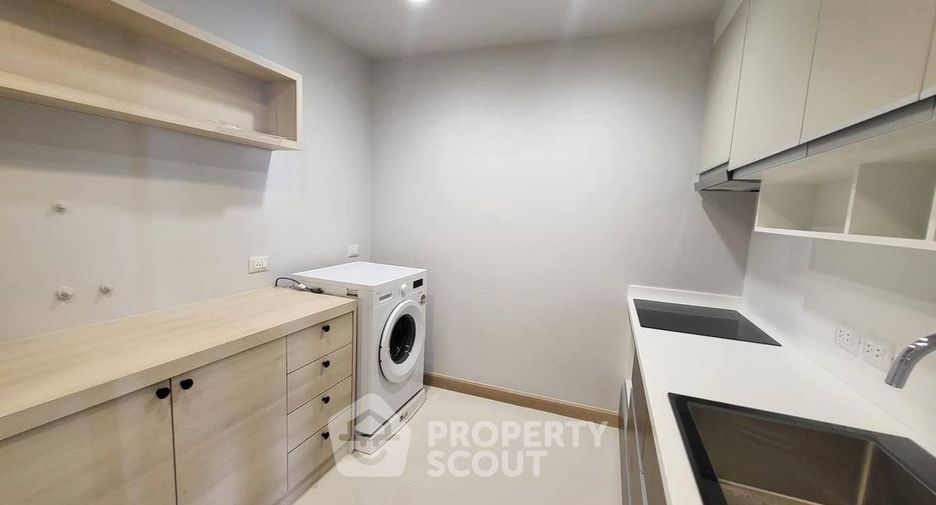 For rent 2 bedrooms condo in Yan Nawa, Bangkok