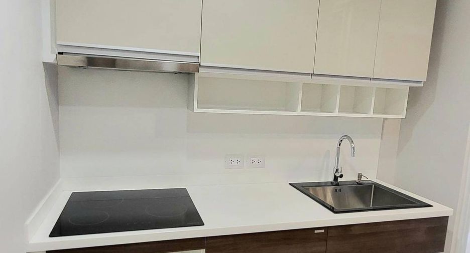 For rent 2 bedrooms condo in Yan Nawa, Bangkok