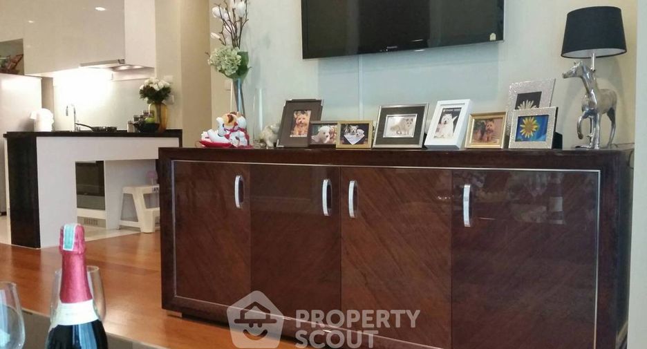 For rent 2 bedrooms condo in Khlong Toei, Bangkok