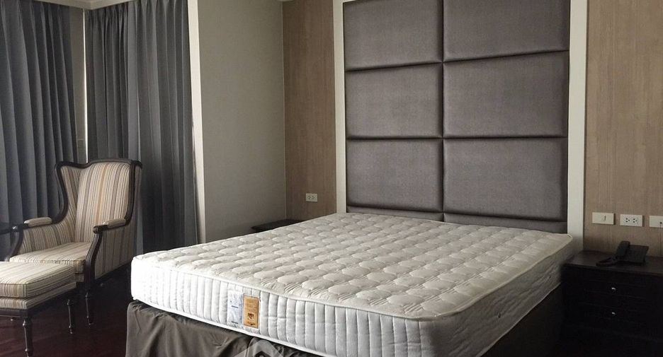 For rent 3 bedrooms condo in Khlong Toei, Bangkok
