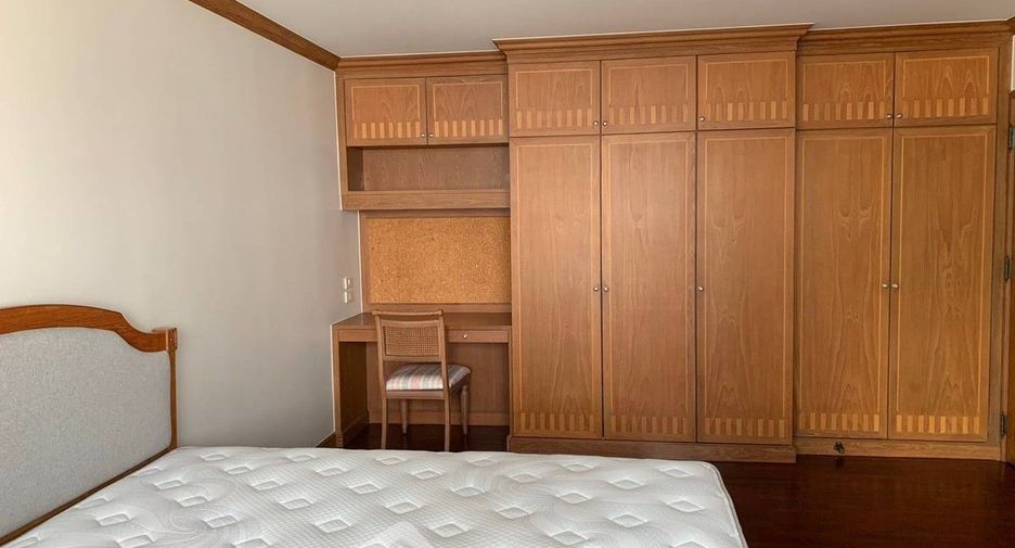 For rent 3 bedrooms condo in Khlong Toei, Bangkok