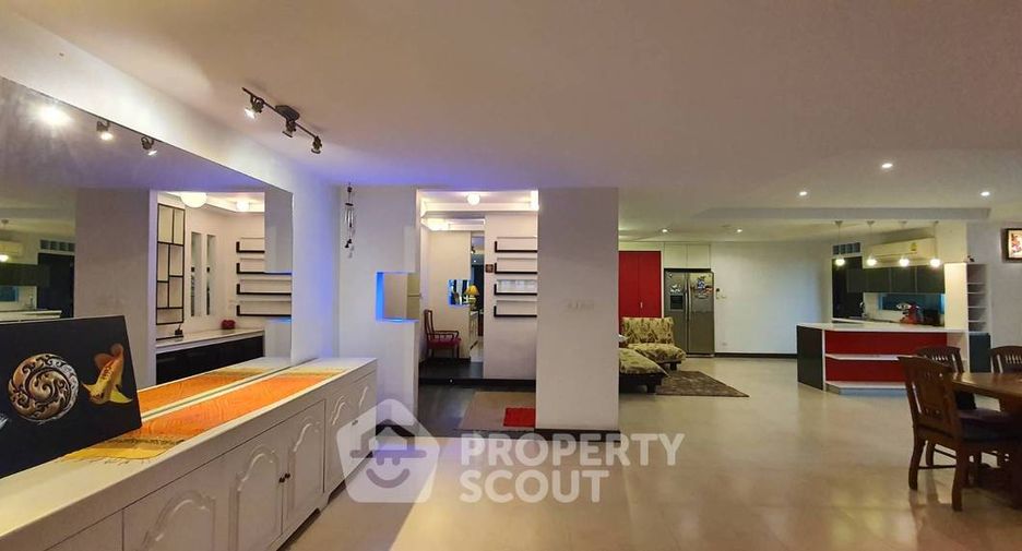 For rent 2 bedrooms condo in Khlong Toei, Bangkok