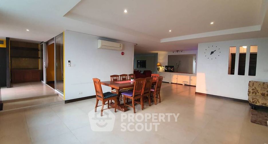 For rent 2 bedrooms condo in Khlong Toei, Bangkok