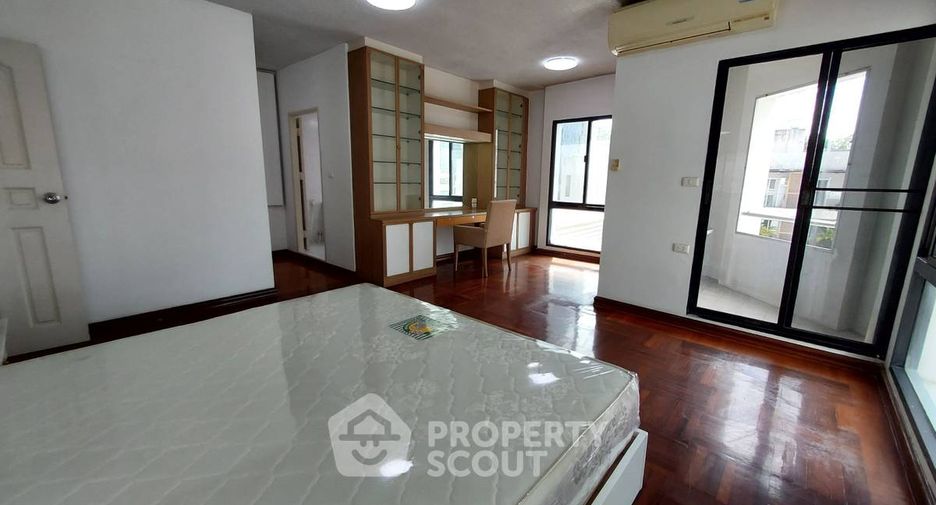 Apartment zur Miete mit 3 Zimmer in Pathum Wan, Bangkok