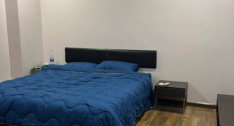 For rent 2 bedrooms condo in Ratchathewi, Bangkok