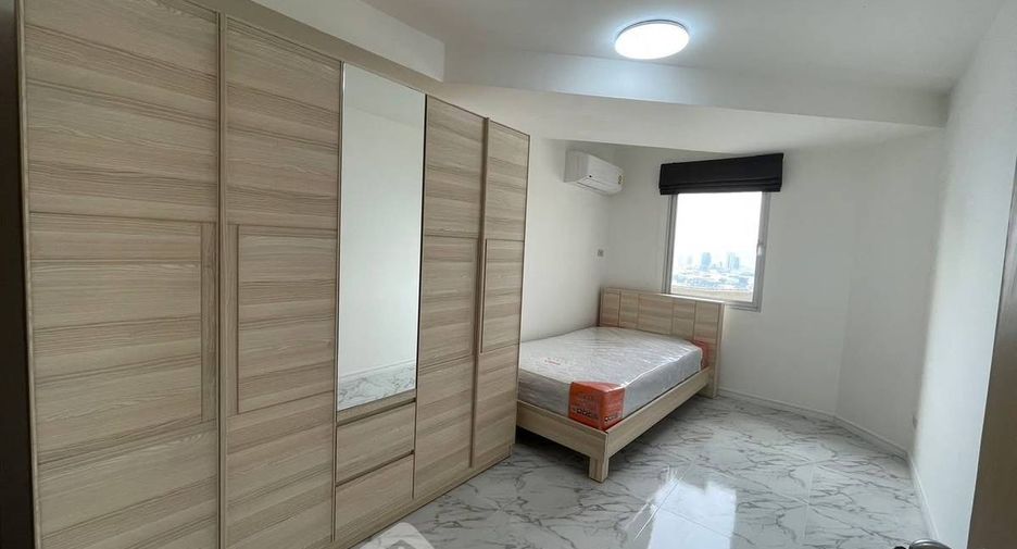 For rent 3 bedrooms condo in Yan Nawa, Bangkok