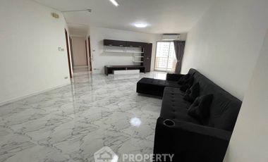 For rent 3 bedrooms condo in Yan Nawa, Bangkok