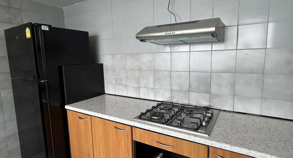For rent 3 bedrooms condo in Khlong Toei, Bangkok