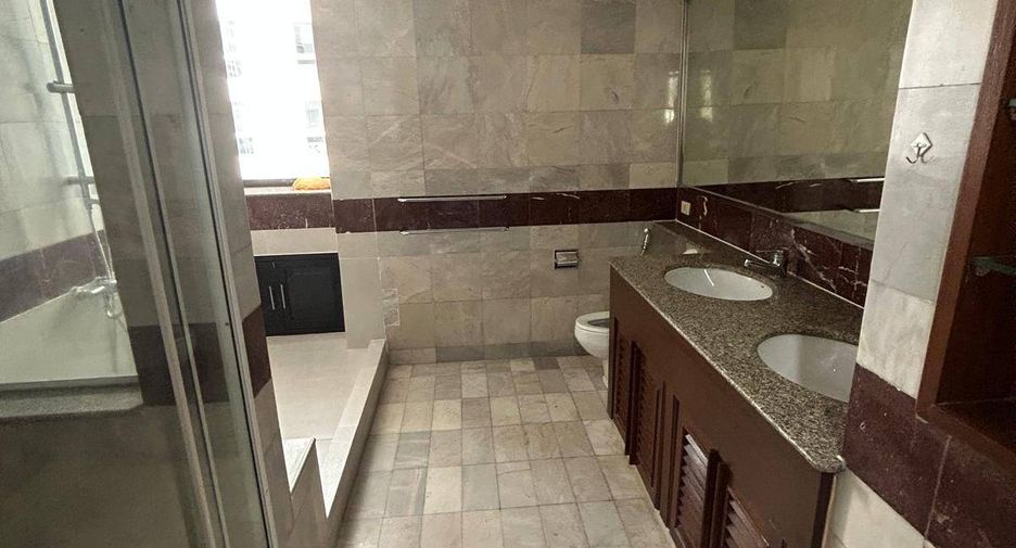 For rent 3 bedrooms condo in Khlong Toei, Bangkok