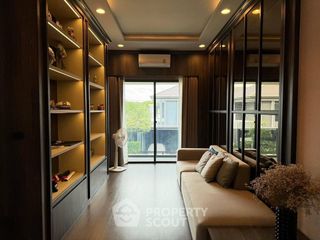 For rent 4 bedrooms house in Bang Kapi, Bangkok