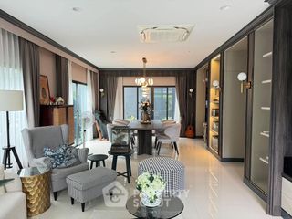 For rent 4 bedrooms house in Bang Kapi, Bangkok