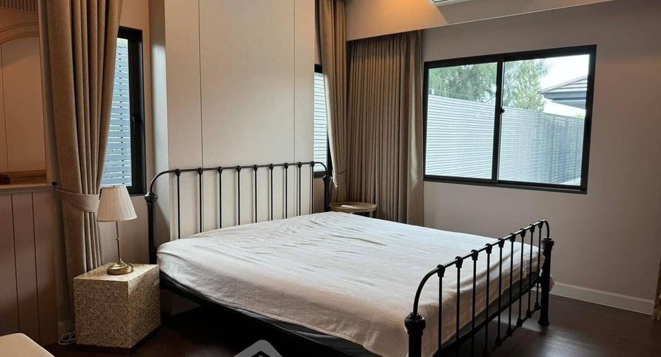 For rent 4 bedrooms house in Bang Kapi, Bangkok
