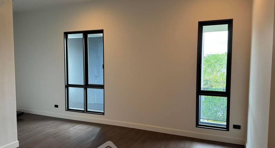 For rent 4 bedrooms house in Bang Kapi, Bangkok