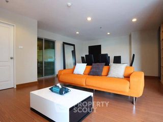 For rent 3 bedrooms condo in Huai Khwang, Bangkok