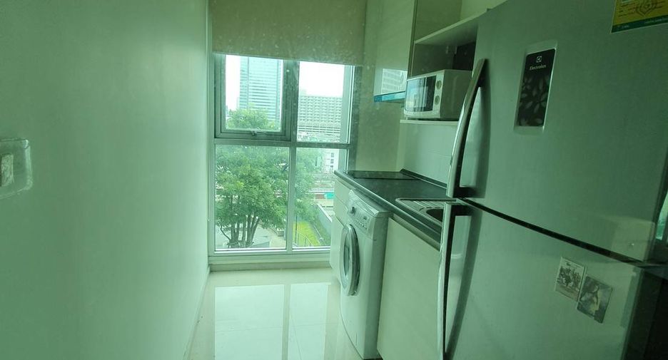 For rent 2 bedrooms condo in Huai Khwang, Bangkok
