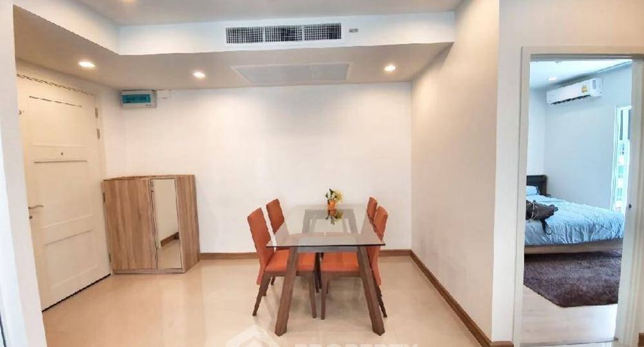 For rent 2 bedrooms condo in Huai Khwang, Bangkok