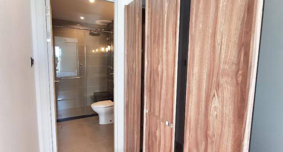 For rent 2 bedrooms condo in Huai Khwang, Bangkok