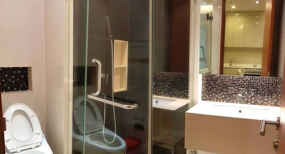 For rent 2 bedrooms condo in Khlong Toei, Bangkok