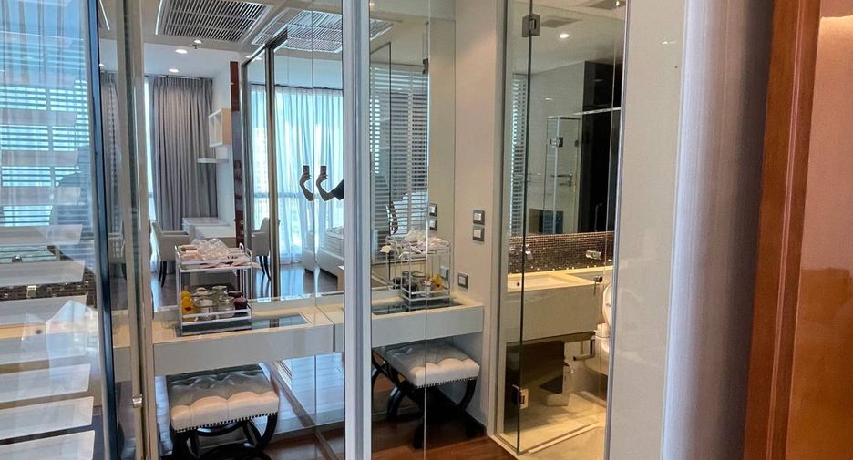 For rent 2 bedrooms condo in Khlong Toei, Bangkok