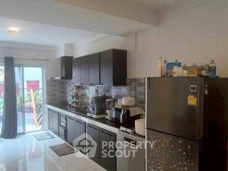 For rent 5 bedrooms townhouse in Prawet, Bangkok