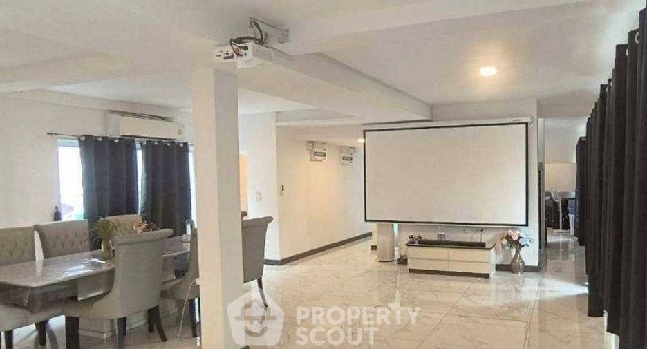 Casa adosada en alquiler de 5 habitaciones en Prawet, Bangkok